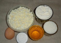 Пончики творожные за 10 минут - шаг 1