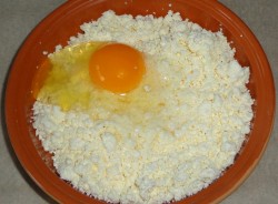 Пончики творожные за 10 минут - шаг 2