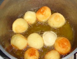 Пончики творожные за 10 минут - шаг 8