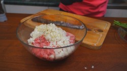 Мясной фарш запеченный в кружочках болгарского перца - шаг 2