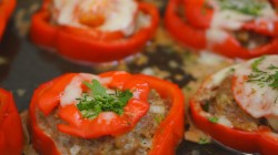 Мясной фарш запеченный в кружочках болгарского перца - шаг 8