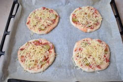 Мини пицца в духовке - шаг 10