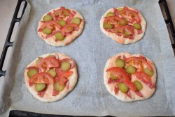 Мини пицца в духовке - шаг 9