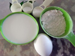 Пышные оладьи на прокисшем кефире - шаг 1 Пышные оладьи на прокисшем кефире - шаг 1