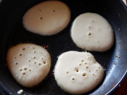 Пышные оладьи на прокисшем кефире - шаг 6 Пышные оладьи на прокисшем кефире - шаг 6