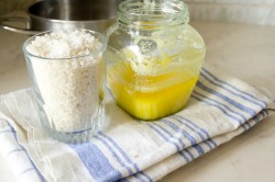 Рисовая каша на воде с топленым маслом - шаг 1