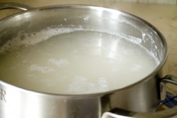 Рисовая каша на воде с топленым маслом - шаг 3