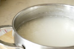 Рисовая каша на воде с топленым маслом - шаг 4