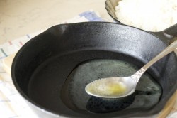 Рисовая каша на воде с топленым маслом - шаг 6