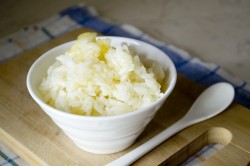 Рисовая каша на воде с топленым маслом - шаг 7