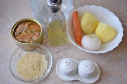 Рыбный суп из консервов сайры с рисом - шаг 1 Рыбный суп из консервов сайры с рисом - шаг 1