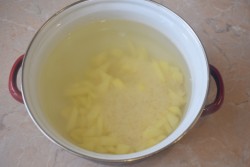 Рыбный суп из консервов сайры с рисом - шаг 3 Рыбный суп из консервов сайры с рисом - шаг 3