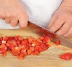 Романтическое желе с клубникой - шаг 3