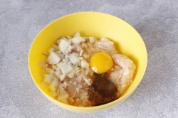 Рулет из лаваша с фаршем запеченный в духовке - шаг 1