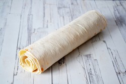 Рулет из лаваша с крабовыми палочками сыром и яйцом - шаг 10