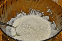 Рулеты с сыром и сосисками - шаг 4