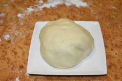 Рулеты с сыром и сосисками - шаг 5