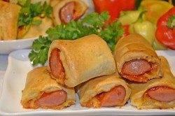 Рулеты с сыром и сосисками - шаг 10