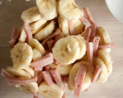 Салат банановый с ветчиной - шаг 6