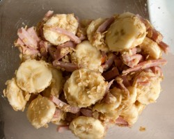 Салат банановый с ветчиной - шаг 7