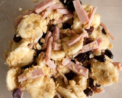 Салат банановый с ветчиной - шаг 8