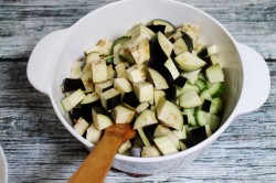 Салат из баклажанов и огурцов на зиму - шаг 10