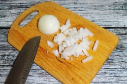 Салат из баклажанов и огурцов на зиму - шаг 3