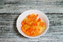 Салат из баклажанов и огурцов на зиму - шаг 4