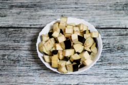 Салат из баклажанов и огурцов на зиму - шаг 5