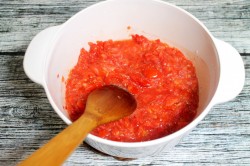 Салат из баклажанов и огурцов на зиму - шаг 7