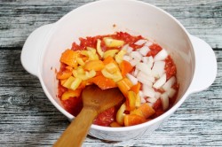 Салат из баклажанов и огурцов на зиму - шаг 8