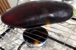 Салат из баклажанов и перца с зеленым луком и кинзой - шаг 3 Салат из баклажанов и перца с зеленым луком и кинзой - шаг 3