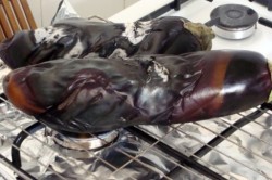 Салат из баклажанов и перца с зеленым луком и кинзой - шаг 4 Салат из баклажанов и перца с зеленым луком и кинзой - шаг 4