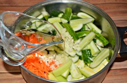 Салат из кабачков с огурцами на зиму - шаг 6 Салат из кабачков с огурцами на зиму - шаг 6