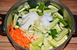 Салат из кабачков с огурцами на зиму - шаг 7 Салат из кабачков с огурцами на зиму - шаг 7