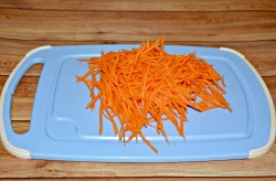 Салат из кабачков с огурцами на зиму - шаг 4 Салат из кабачков с огурцами на зиму - шаг 4