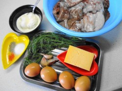 Салат из кальмаров с чесноком - шаг 1