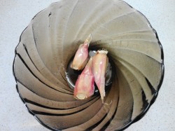 Салат из кальмаров с чесноком - шаг 4