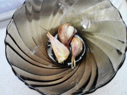 Салат из кальмаров с чесноком - шаг 5