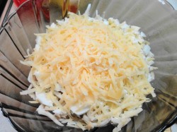 Салат из кальмаров с чесноком - шаг 8