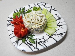 Салат из кальмаров с чесноком - шаг 11