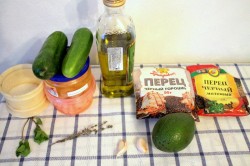 Салат из креветок, авокадо и огурца - шаг 1