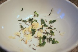 Салат из креветок, авокадо и огурца - шаг 4