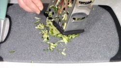 Салат из молодой капусты с огурцами, шпинатом и зеленью - шаг 6