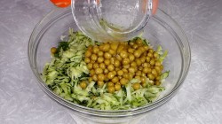 Салат из молодой капусты с огурцами, шпинатом и зеленью - шаг 7