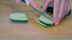 Салат из огурцов с морковью по-корейски на зиму - шаг 5