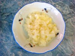 Салат Мимоза классический с консервой - шаг 4