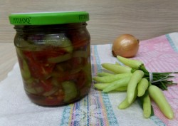 Салат пальчики оближешь из помидор и огурцов на зиму - шаг 9