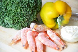 Салат с брокколи и креветками - шаг 1