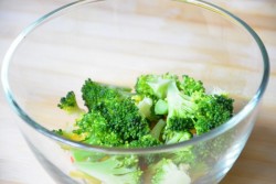 Салат с брокколи и креветками - шаг 3